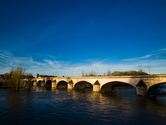 Pont d'Orléans chevauchant la Loire, Orléans