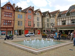 Fontaine à Troyes, Troyes